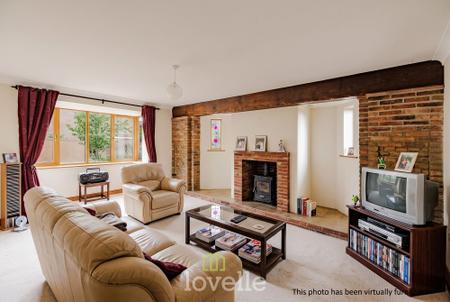 6 bedroom Detached house for sale in Swaby Close, Marshchapel, DN36