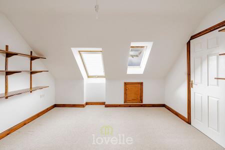 6 bedroom Detached house for sale in Swaby Close, Marshchapel, DN36