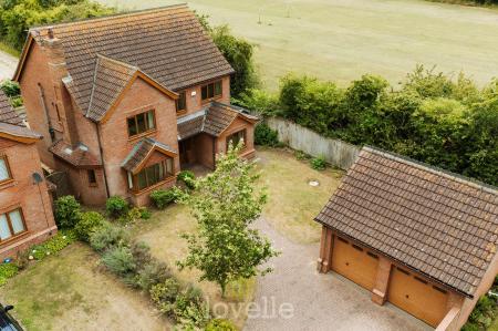 6 bedroom Detached house for sale in Swaby Close, Marshchapel, DN36