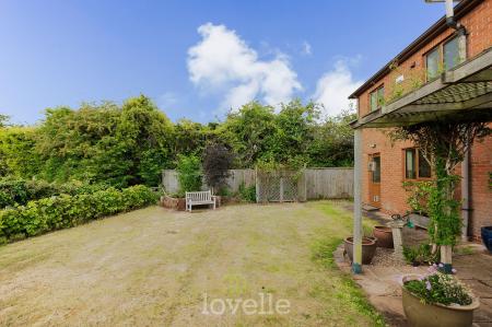 6 bedroom Detached house for sale in Swaby Close, Marshchapel, DN36