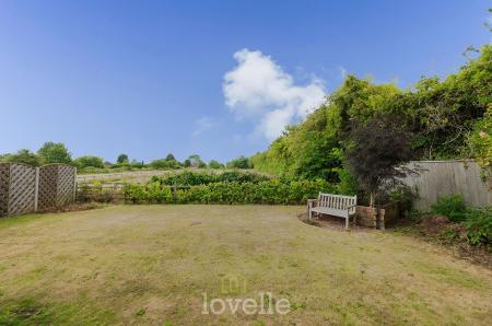 6 bedroom Detached house for sale in Swaby Close, Marshchapel, DN36