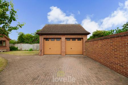 6 bedroom Detached house for sale in Swaby Close, Marshchapel, DN36