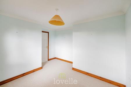 6 bedroom Detached house for sale in Swaby Close, Marshchapel, DN36