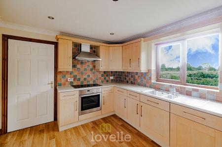 6 bedroom Detached house for sale in Swaby Close, Marshchapel, DN36