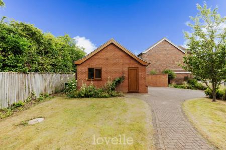 6 bedroom Detached house for sale in Swaby Close, Marshchapel, DN36