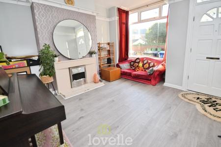 2 bedroom Terraced House for sale in Whites Road, Cleethorpes, DN35