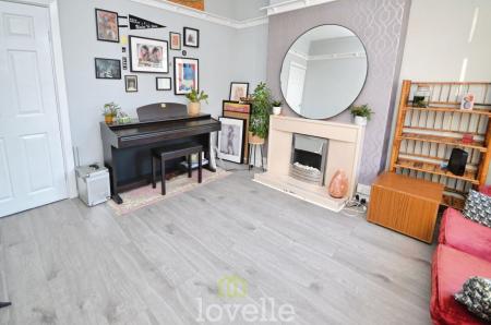 2 bedroom Terraced House for sale in Whites Road, Cleethorpes, DN35