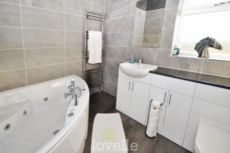 5 bedroom Detached house for sale in Poplars Close, New Waltham, DN36