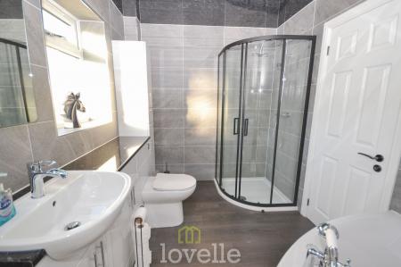 5 bedroom Detached house for sale in Poplars Close, New Waltham, DN36
