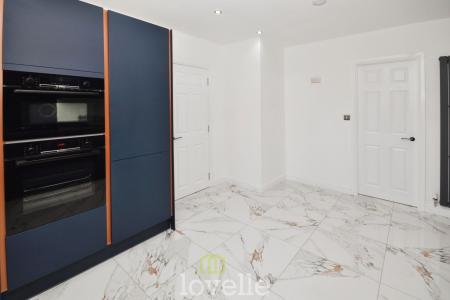 5 bedroom Detached house for sale in Poplars Close, New Waltham, DN36