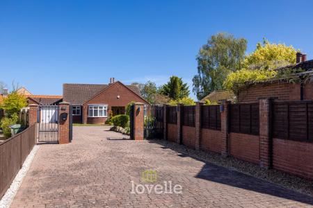 3 bedroom Detached bungalow for sale in Tetney Road, Humberston, DN36