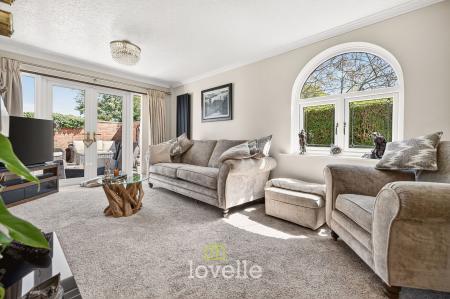 3 bedroom Detached bungalow for sale in Tetney Road, Humberston, DN36