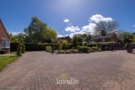3 bedroom Detached bungalow for sale in Tetney Road, Humberston, DN36