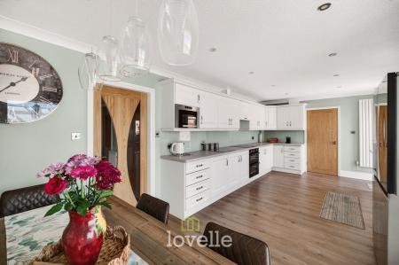 3 bedroom Detached bungalow for sale in Tetney Road, Humberston, DN36