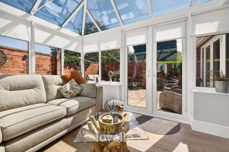 3 bedroom Detached bungalow for sale in Tetney Road, Humberston, DN36
