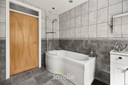 3 bedroom Detached bungalow for sale in Tetney Road, Humberston, DN36
