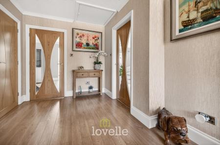 3 bedroom Detached bungalow for sale in Tetney Road, Humberston, DN36