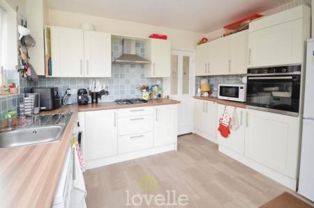 2 bedroom Semi-detached bungalow for sale in Marquis Avenue, New Waltham, DN36