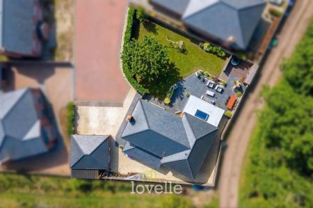 4 bedroom Detached house for sale in Holton Road, Tetney, DN36