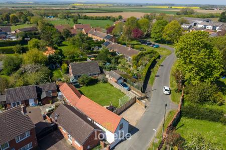 2 bedroom Cottage for sale in Hallgarth, Marshchapel, DN36