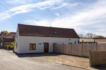 2 bedroom Cottage for sale in Hallgarth, Marshchapel, DN36