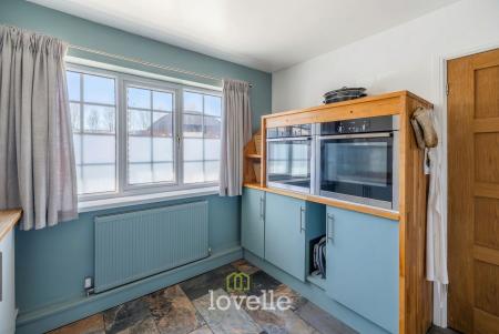 4 bedroom Detached house for sale in Lock Road, North Cotes, DN36