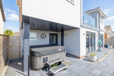 2 bedroom House for sale in Chichester Road, Cleethorpes, DN35