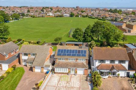 2 bedroom House for sale in Chichester Road, Cleethorpes, DN35
