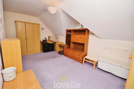 1 bedroom Semi-detached bungalow for sale in Meadow View, Cleethorpes, DN35
