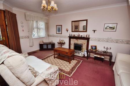 1 bedroom Semi-detached bungalow for sale in Meadow View, Cleethorpes, DN35