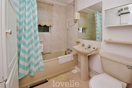 1 bedroom Semi-detached bungalow for sale in Meadow View, Cleethorpes, DN35