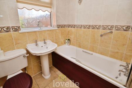 2 bedroom Terraced bungalow for sale in Suggitts Court, Cleethorpes, DN35