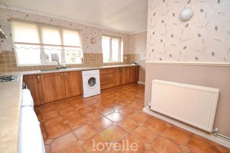 2 bedroom Terraced bungalow for sale in Suggitts Court, Cleethorpes, DN35