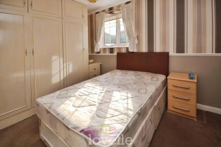 2 bedroom Terraced bungalow for sale in Suggitts Court, Cleethorpes, DN35
