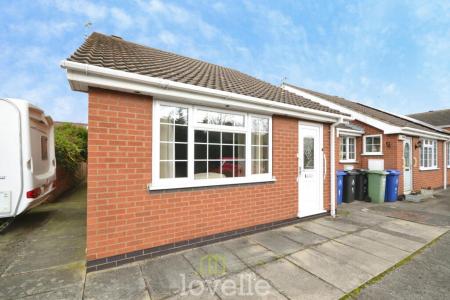 2 bedroom Terraced bungalow for sale in Suggitts Court, Cleethorpes, DN35