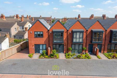3 bedroom Terraced House for sale in Stable Mews, Cleethorpes, DN35