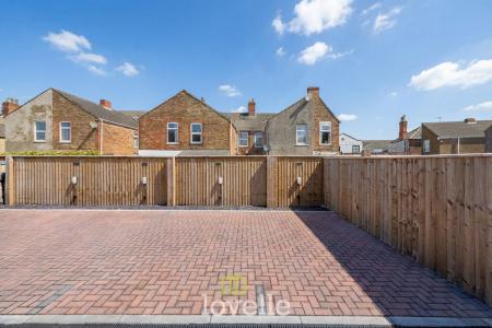 3 bedroom Terraced House for sale in Stable Mews, Cleethorpes, DN35