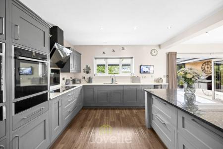 4 bedroom Detached house for sale in Humberston Avenue, Humberston, DN36