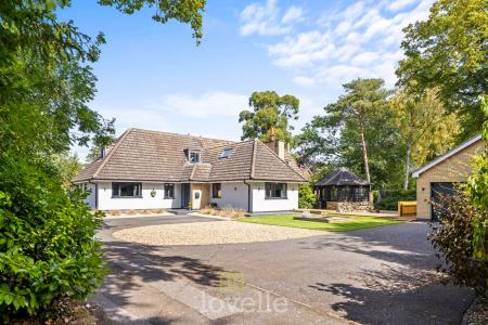 4 bedroom Detached house for sale in Humberston Avenue, Humberston, DN36