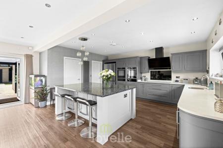 4 bedroom Detached house for sale in Humberston Avenue, Humberston, DN36