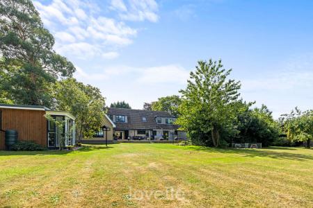 4 bedroom Detached house for sale in Humberston Avenue, Humberston, DN36