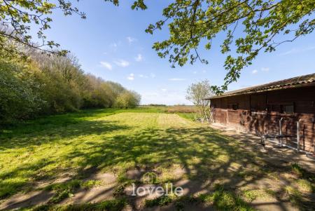 4 bedroom Detached house for sale in Main Street, Fulstow, LN11