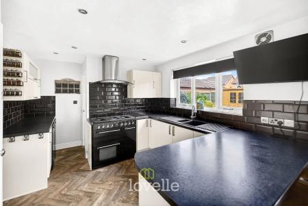 4 bedroom Detached house for sale in Drury Lane, New Waltham, DN36