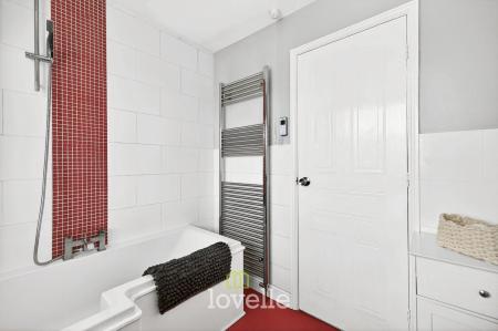 4 bedroom Detached house for sale in Drury Lane, New Waltham, DN36