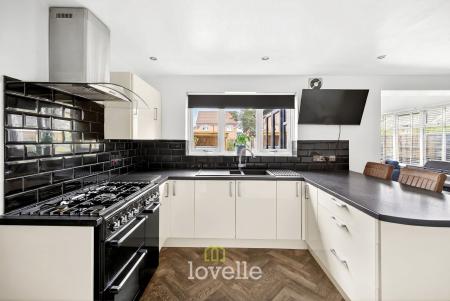4 bedroom Detached house for sale in Drury Lane, New Waltham, DN36