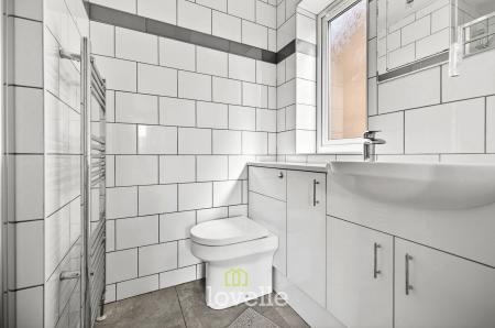 4 bedroom Detached house for sale in Drury Lane, New Waltham, DN36