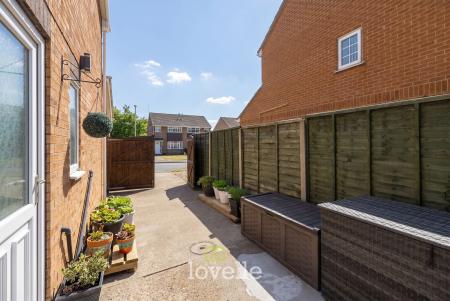 4 bedroom Detached house for sale in Drury Lane, New Waltham, DN36