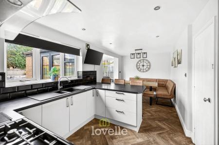 4 bedroom Detached house for sale in Drury Lane, New Waltham, DN36