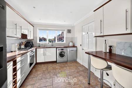 3 bedroom Semi-detached house for sale in Roladan Close, New Waltham, DN36