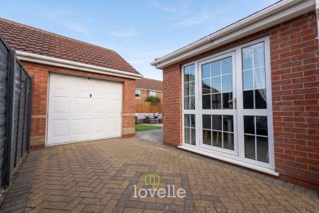 3 bedroom Semi-detached house for sale in Roladan Close, New Waltham, DN36